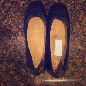 Clark’s black 8.5 flats